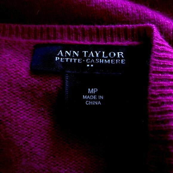 Ann Taylor Fact 100% Cashmere Sweater Pink Vneck MP Medium Petite Top Shirt - Picture 6 of 8